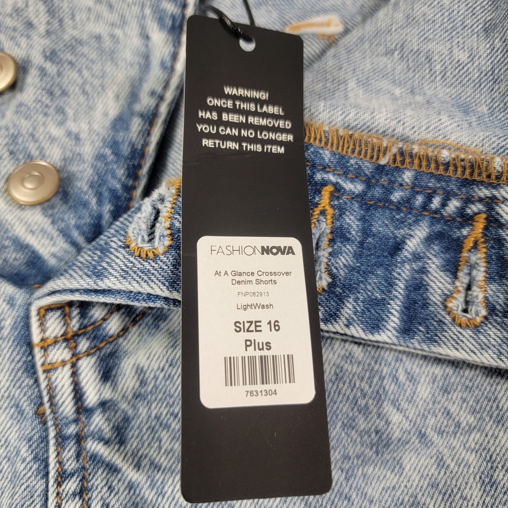New Fashion Nova Women Light Wash Denim Shorts Sz 16 Plus Distressed Button Fly - Picture 2 of 7